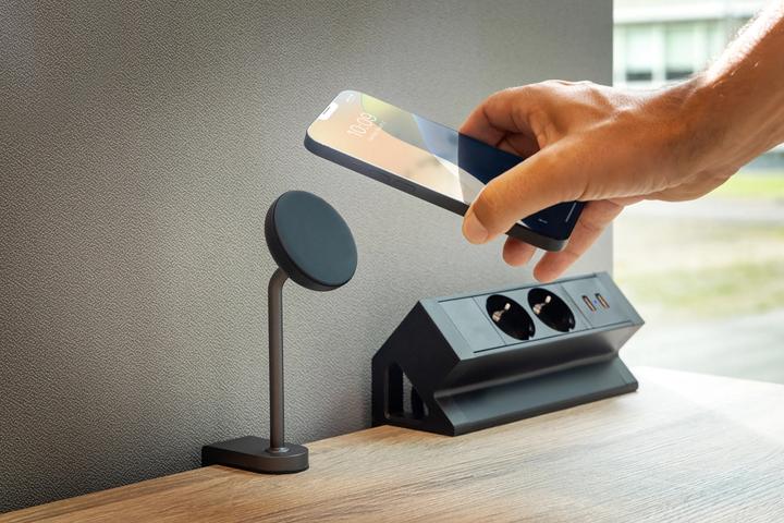 Image du produit Zens 1x 15W Qi2, y compris le chargeur et le support de serrage (15 W)