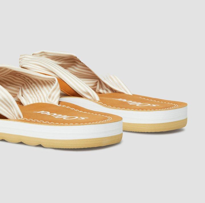 Produktbild s.Oliver Pantoletten (40)