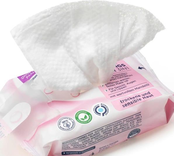 Actual product image dm Balea Cleaning Wipes Nourishing 3in1 Twin Pack (2x25 pieces)