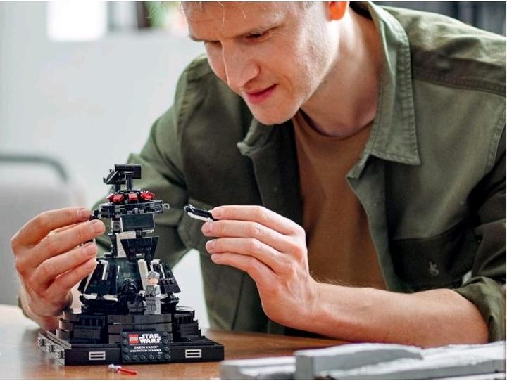 Produktbild LEGO Darth Vader - Meditationskammer (75296, LEGO Seltene Sets)