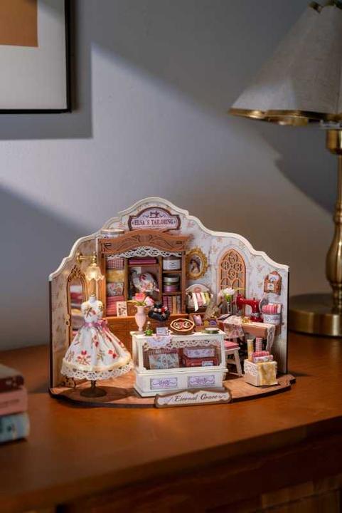 Actual product image Robotime Modellbausatz 'Elsa's Tailoring'