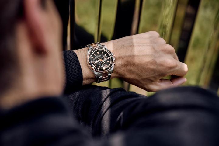 Image du produit Victorinox Maverick Chrono 43, 5N 2T, BLK dial, 5N 2T SST br (Montre de plongée, Chronographe, 43 mm)