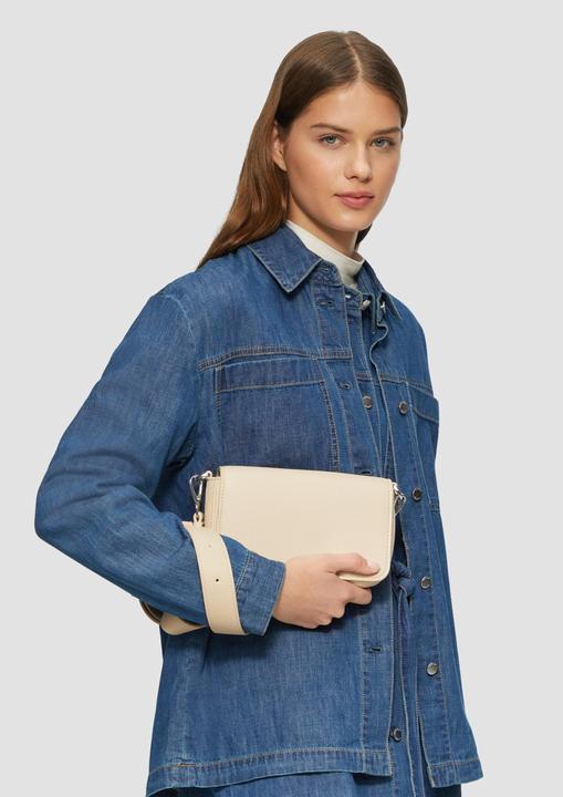 Actual product image S.Oliver Tasche Crossbody-Bag aus Lederimitat mit Logo-Schultergurt