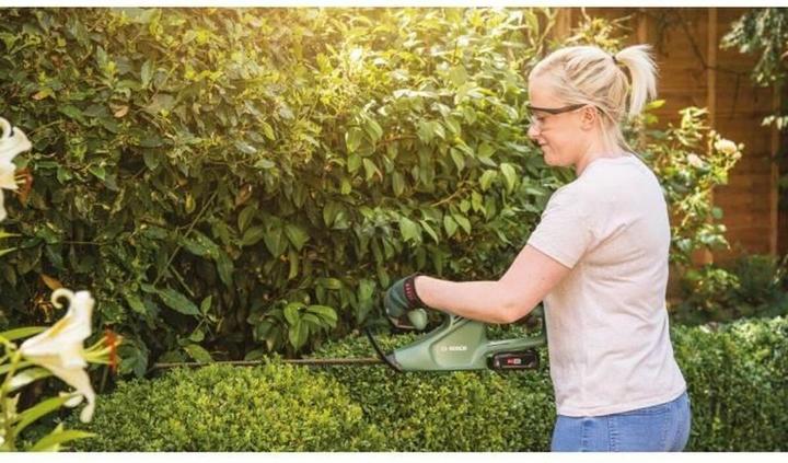 Actual product image Bosch Home & Garden EasyHedgeCut 18-45 (Rechargeable battery operated)