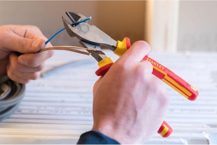 Actual product image Stanley SIDE VDE pliers 180mm (180 mm)