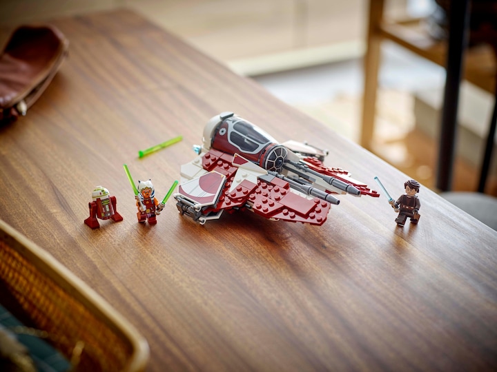 Actual product image LEGO Ahsokas Jedi Interceptor (75401, LEGO Star Wars)