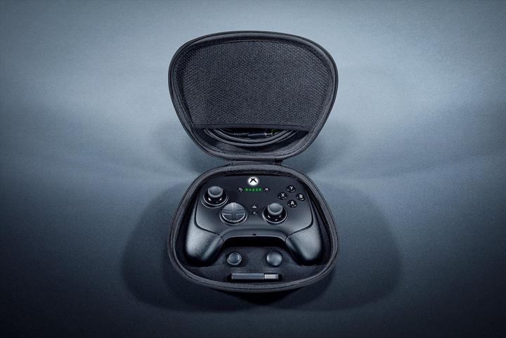 Actual product image Razer Wolverine V3 Pro (Xbox Series X, PC)