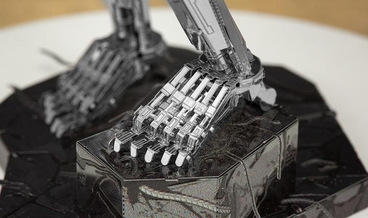 Actual product image Metal Earth Iconx Terminator - T-800 Endoskeleton