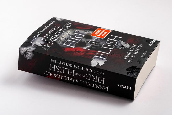 Actual product image Fire in the Flesh – Eine Liebe im Schatten (German, Jennifer L. Armentrout, Sonja Rebernik-Heidegger, 2024)