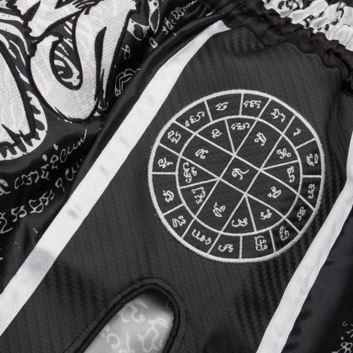 Image du produit 8Weapons 8 WEAPONS Muay Thai Shorts Carbon Sak Yant Tigers black (M)