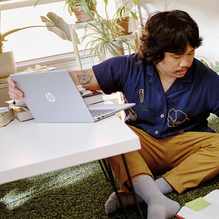 Produktbild HP 14-em0408nz (14", 256 GB, 8 GB, CH, AMD Ryzen 5 7520U)