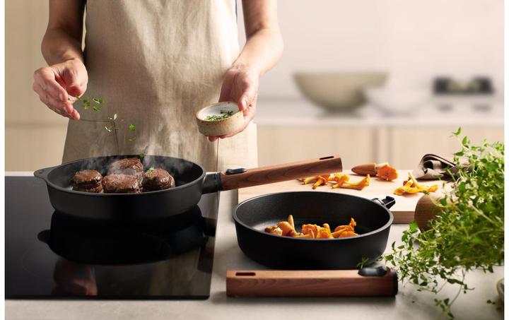 Actual product image Woll 1524WLCI-Q Eco LogicQXR cast iron flat pan (24 cm, Frying pan, Aluminium)