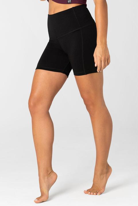 Actual product image Super Natural W Liquid Flow Shorts (L)