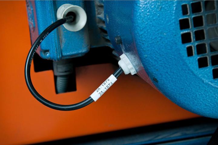 Actual product image Brady M4-49-498, removable vinyl fabric, black on white, 25.40 x 25.40 mm, max. cable throughput (2.54 cm)