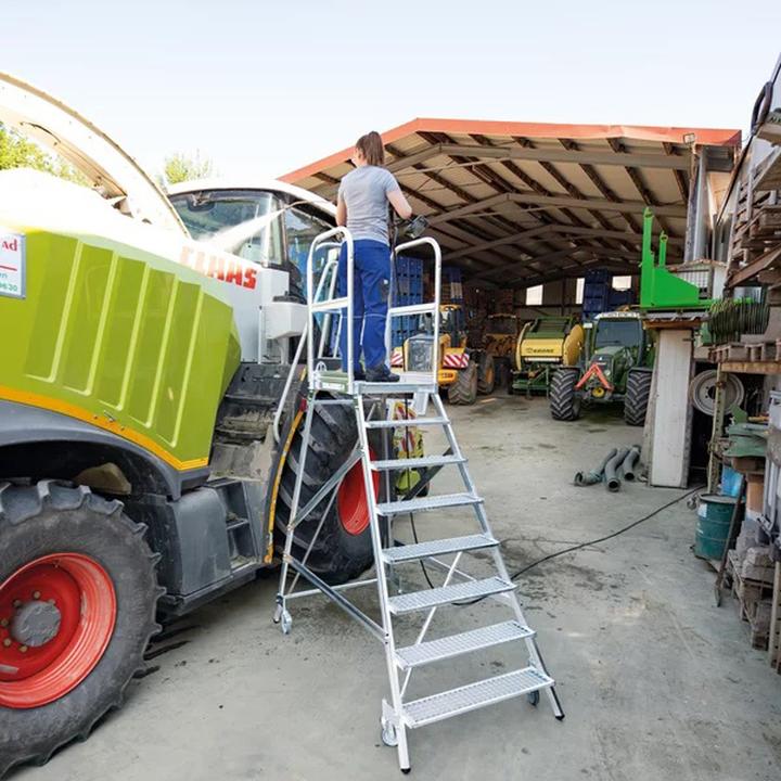 Produktbild Munk Podesttreppe einseitig begehbar mit Federrollen Aluminium geriffelt 4 Stufen (Plattformleiter, 141 cm)