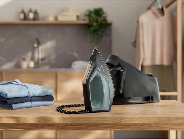Actual product image Electrolux Iron E8ST2-8OG (2400 W, 110 g/min)