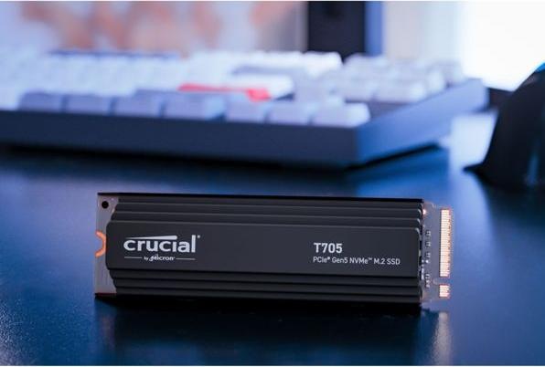 Image du produit Crucial T705 avec dissipateur thermique (2000 Go, M.2 2280)
