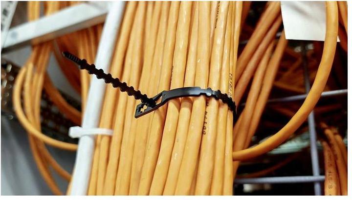 Produktbild Steffen Kabelbinder schwarz 234mm x 5.5mm lösbar, Pack à 100 Stk. (234 mm, 100 Stk.)