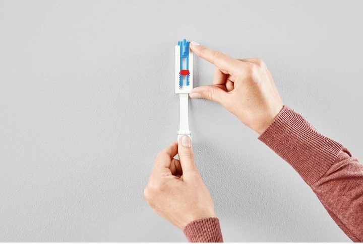 Image du produit tesa Clou adhésif pour papier peint et plâtre, idéal pour les toiles et les châssis