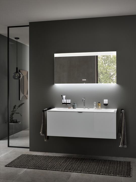 Actual product image Emco MI 250+ LED light mirror, wide light cut-out top, touch control panel, width 1400mm, 1071400 (140 x 16 cm)