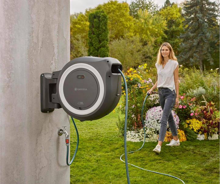 Image du produit Gardena Kit de tuyau mural sans fil PowerRoll XL 18V blanc 35 m (35 m)