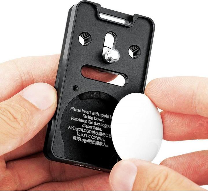 Produktbild JJC CP AT1 Arca Swiss Quick Release Plate with AirTag slot (Stativ Schnellwechselplatte)