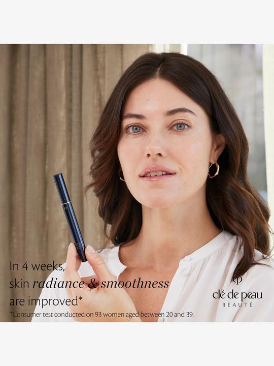 Actual product image Clé De Peau Cle De Peau Radiant Corrector For Eyes (Ivory)