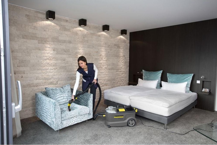 Actual product image Kärcher Professional Puzzi 10/1 Edition (Wet dry vacuum cleaner)