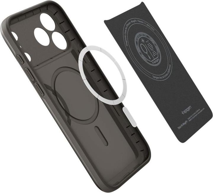 Actual product image Spigen Thin Fit (Apple iPhone 17 Pro)
