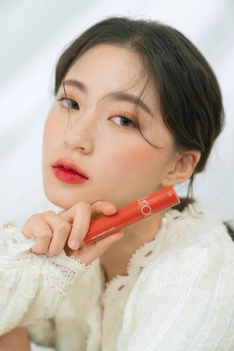 Actual product image Catrice ROMAND Juicy Lasting Tint Syrup Coating Lip Tint 07 JUJUBE (Jujube)