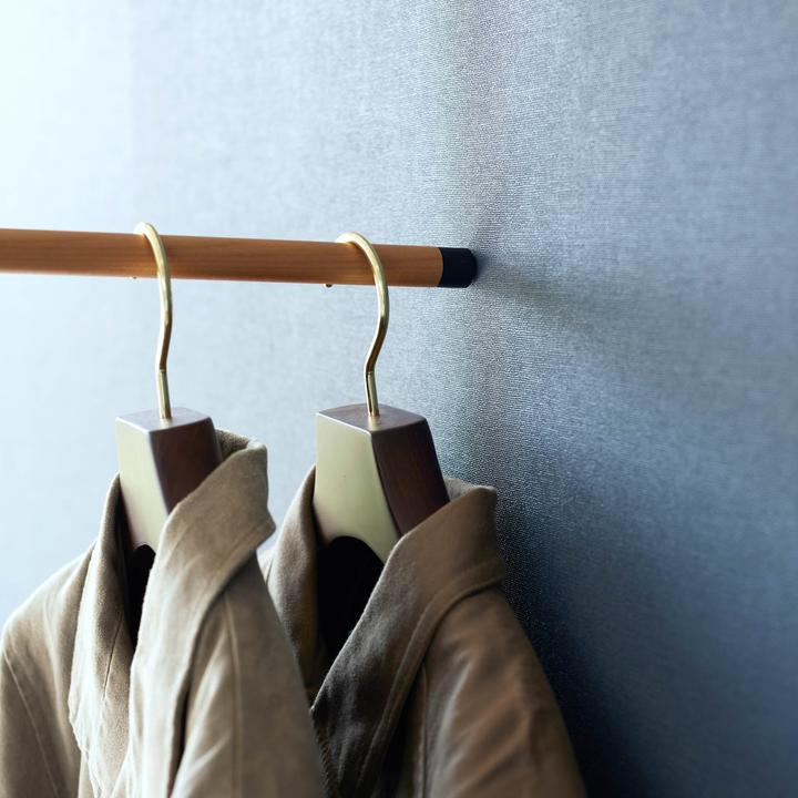 Actual product image Yamazaki Lehnender Kleiderständer zum Dampfbügeln TOWER