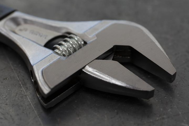 Produktbild Bahco ERGO 32-mm-Rollgabelschlüssel mit extragrosser Öffnungsweite, Zentralmutter und Gummigriff, verchro (32 mm)
