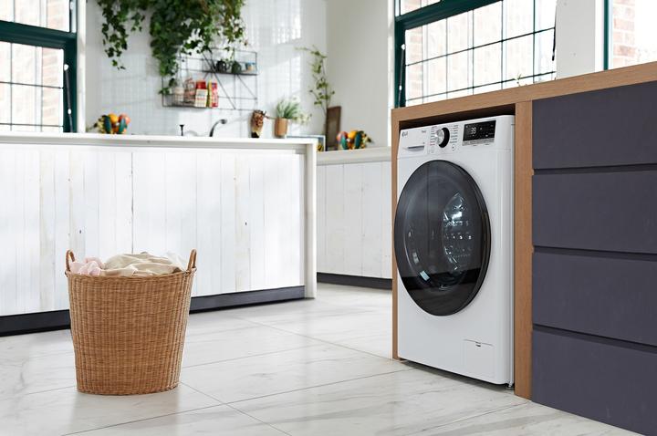 Actual product image LG F2V7SLIM9 (9 kg, Left)
