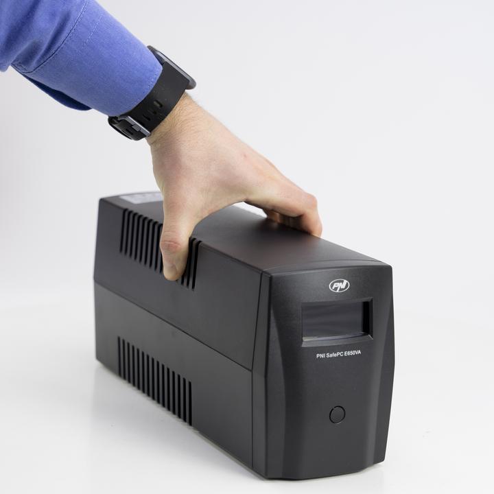 Immagine prodotto PNI UPS SafePC E650VA, potenza 390 W, 1,8 A, uscita 2 x 230 V, schermo LCD, batteria 7,2 A in L (650 VA, 390 W, Interattivo linea UPS)