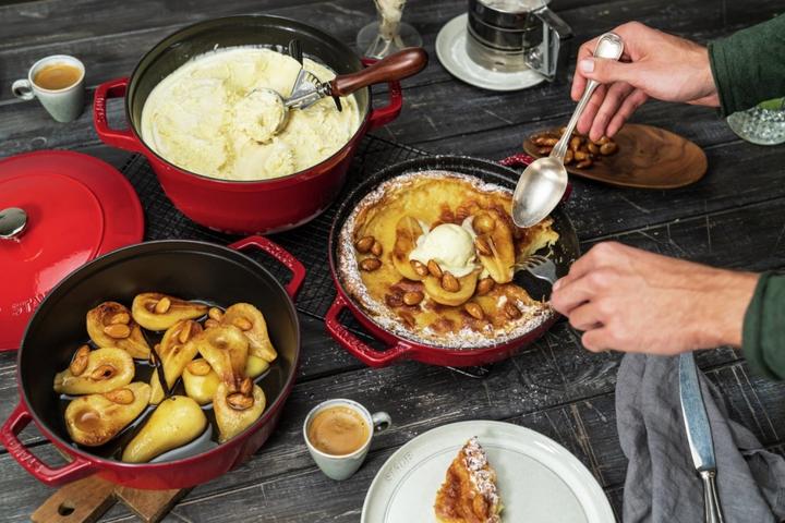 Image du produit Staub Cocotte 2pcs. 24 cm, ronde, rouge cerise, fonte (24 cm, Cocotte + faitout, Fonte)