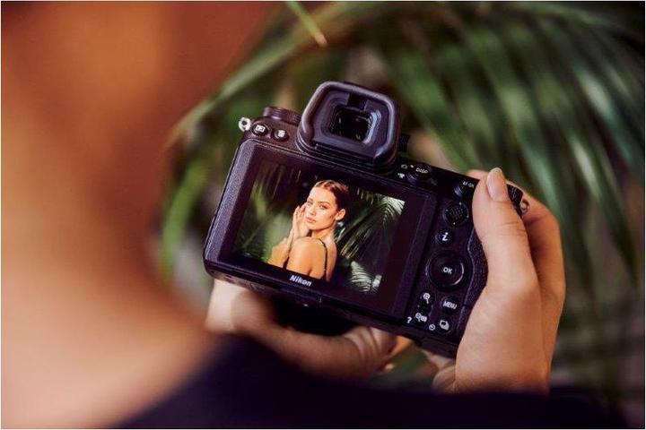 Produktbild Nikon Z 7 II Kit FTZ (24 - 70 mm, 45.70 Mpx, Vollformat)