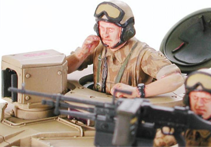 Actual product image Tamiya 1:35 Brit. KPz Challenger 2 Desert (2)