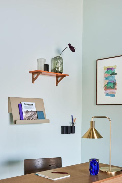 Actual product image Hübsch Slope Wall Magazine Holder Sand (18 x 18 x 34 cm)