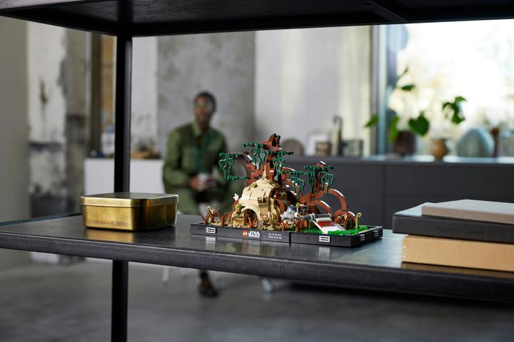 Actual product image LEGO Jedi Training on Dagobah - Diorama (75330, LEGO Star Wars)