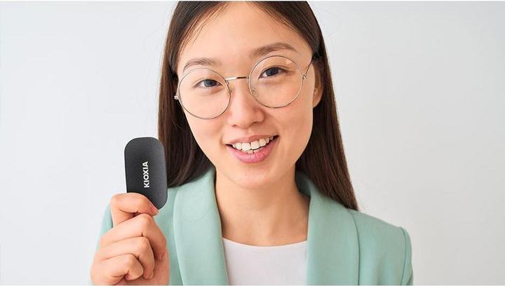 Produktbild Kioxia EXCERIA PLUS Portable SSD 1TB USB 3.2 Gen2 Type C (1 TB)