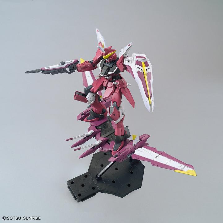 Actual product image Bandai Gundam - Justice Gundam Master Grade