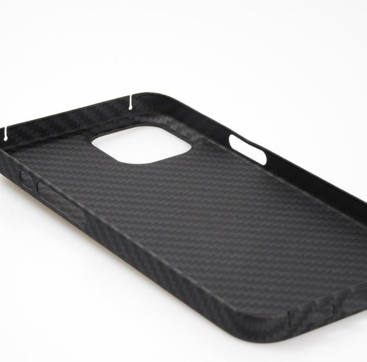 Actual product image Carbomile Cover Protective case made of real aramid carbon fibre (Apple iPhone 13)