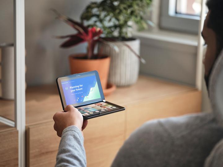Produktbild Microsoft Surface Duo 2 B2B (128 GB, Obsidian, 8.30", SIM + eSIM, 5G)
