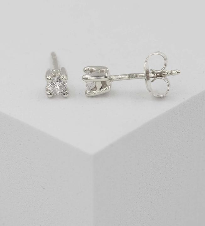Actual product image Muau Stud earrings 4-handle setting (White gold 750)