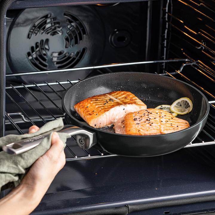 Actual product image Greenpan Evolution Koekenpan 24 cm Zwart (CC006386-001) (Frying pan, Aluminium, Stainless steel, 24 x 43.80 cm)