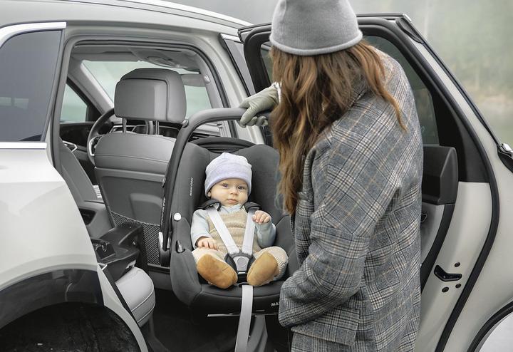 Actual product image Maxi-Cosi CabrioFix I-Size Essential Black (Baby car seat, ECE R129/i-Size Standard)