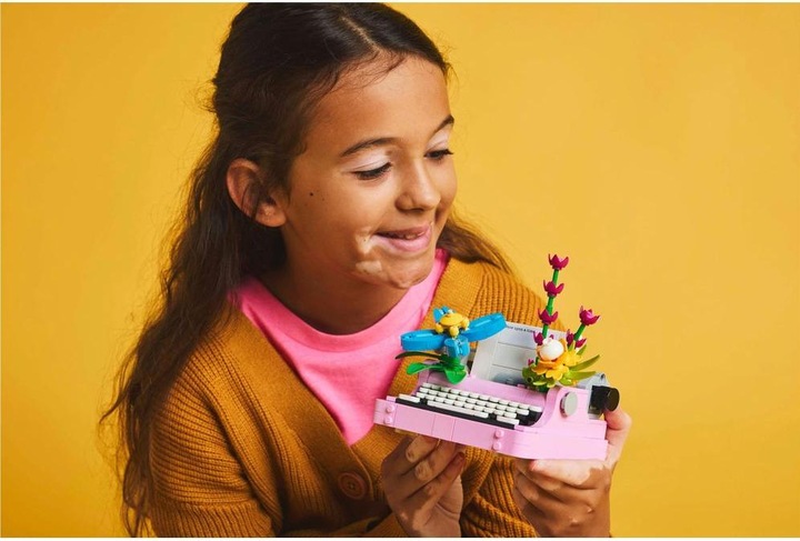 Produktbild LEGO Schreibmaschine mit Blumen (31169, LEGO Creator 3-in-1)