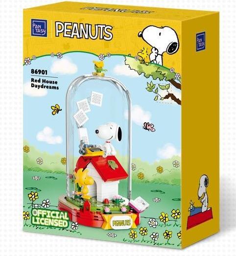 Pantasy Peanuts Snoopy Red House Daydreams