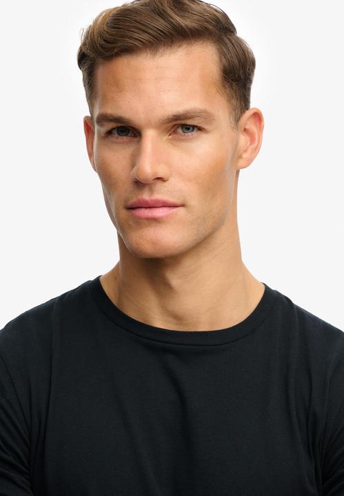 Actual product image Superdry Classic Essential T-Shirt (L)