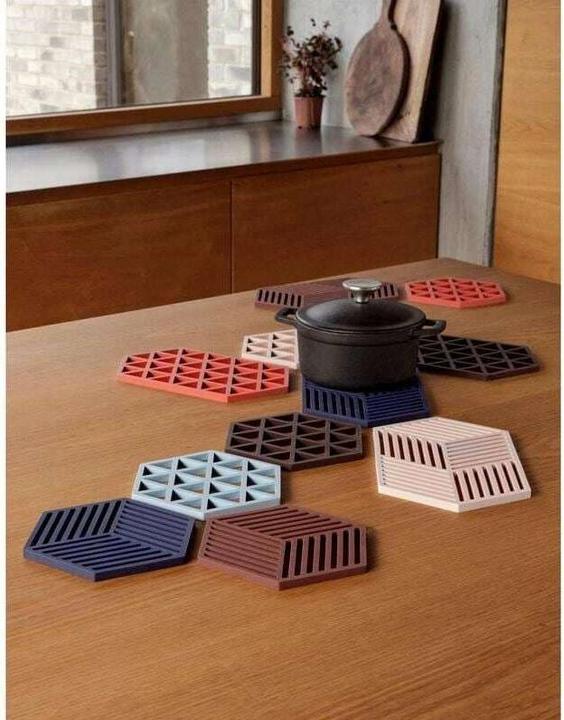 Actual product image Zone Denmark Topfuntersetzer Hexagon Burgunder (1x)